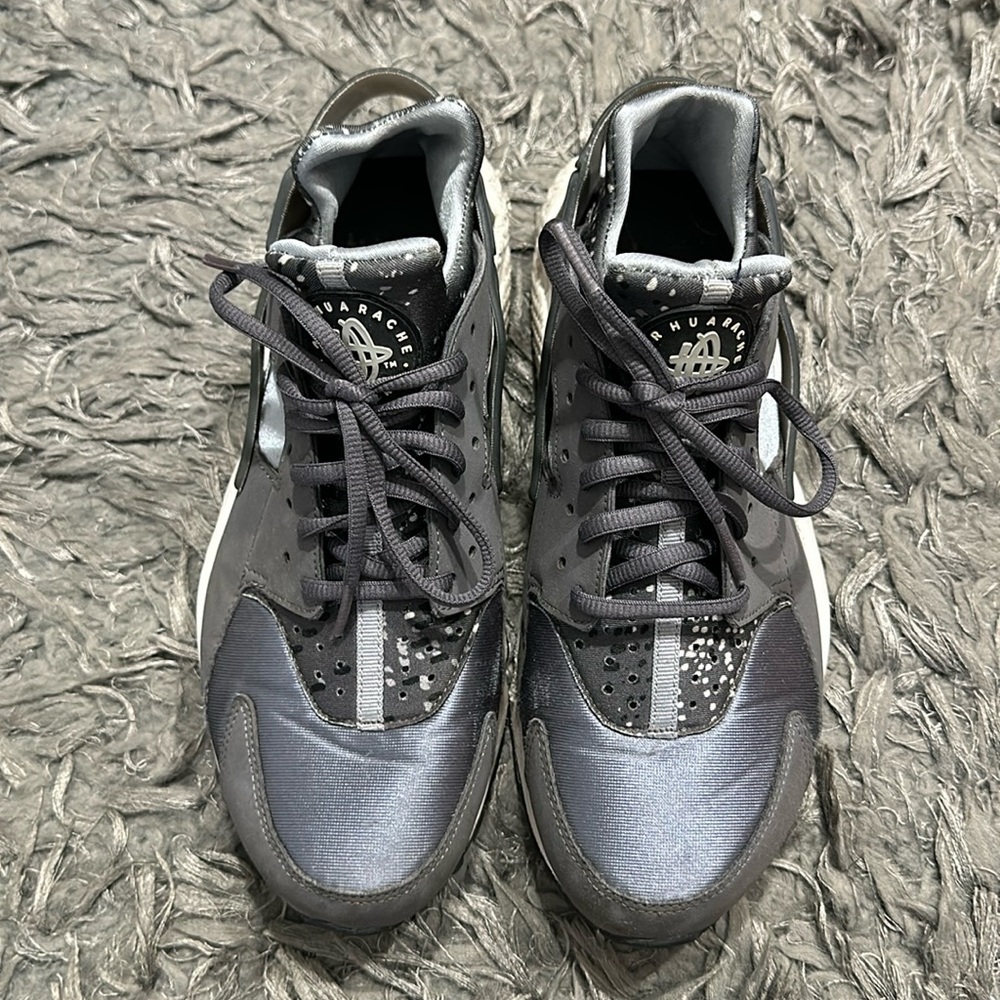 Nike huarache grey